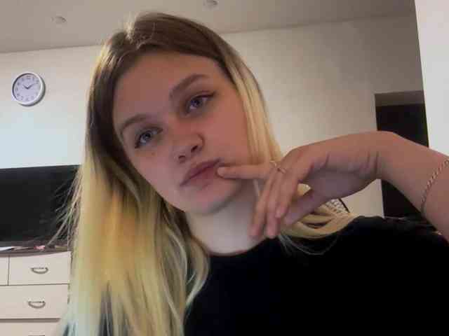 LoritaWhisted webcam