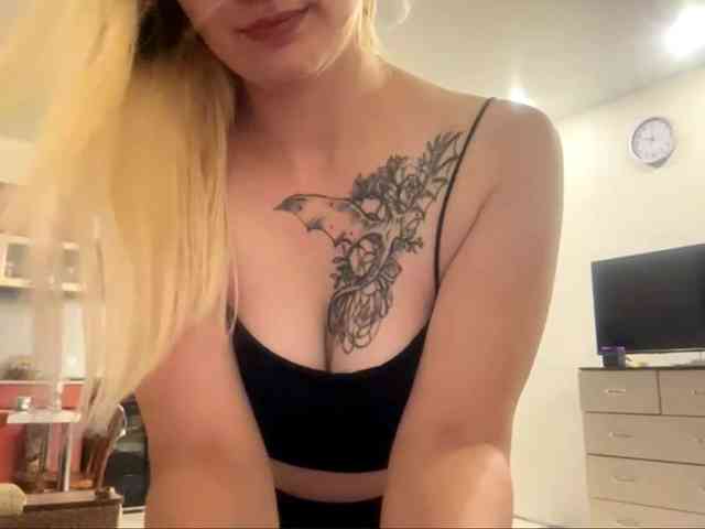 LoritaWhisted webcam