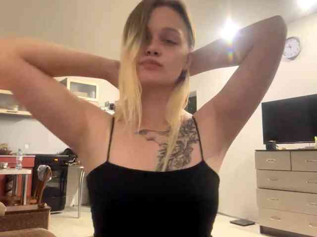 LoritaWhisted webcam
