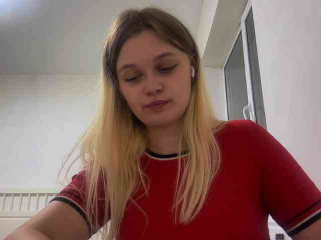 LoritaWhisted webcam