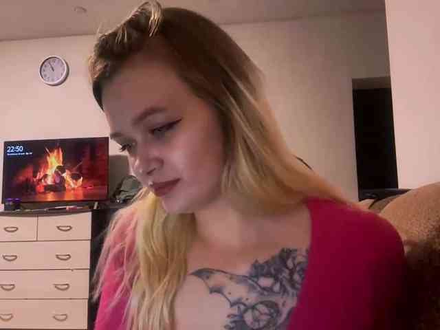 LoritaWhisted webcam