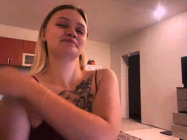 LoritaWhisted webcam