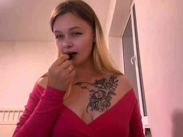LoritaWhisted webcam