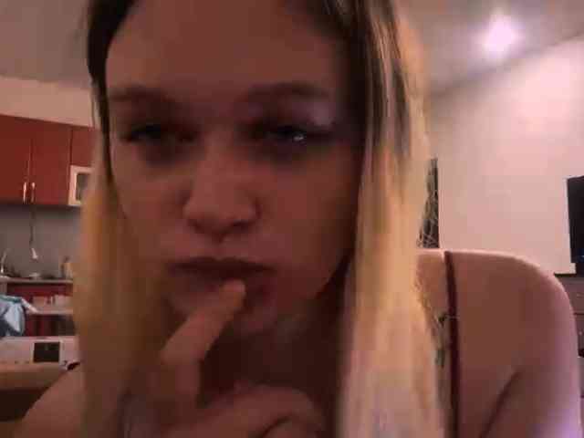 LoritaWhisted webcam
