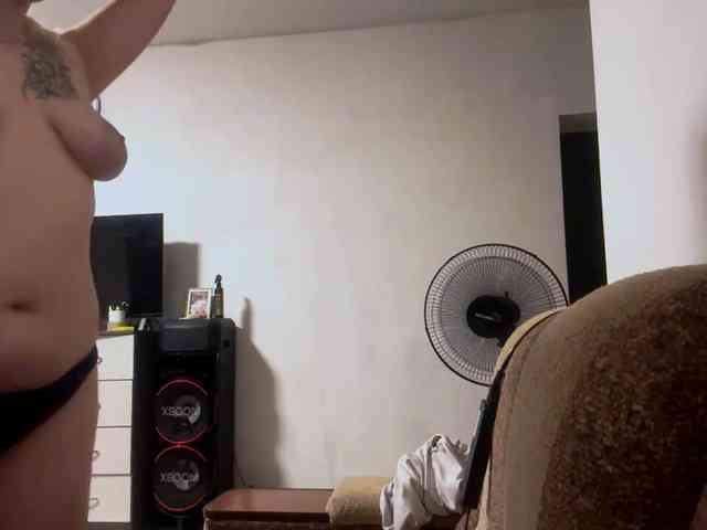 LoritaWhisted webcam
