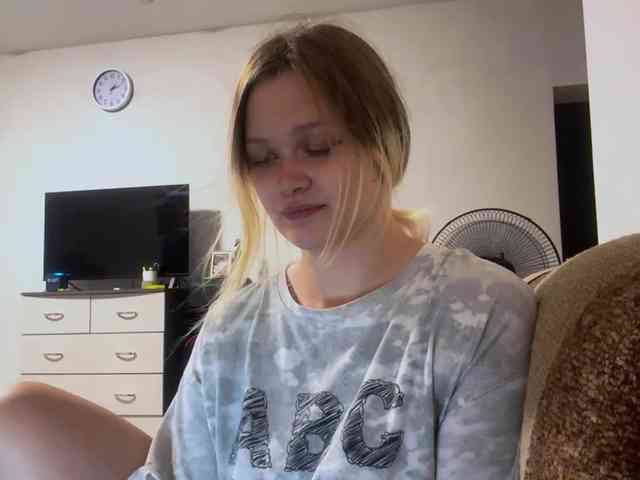 LoritaWhisted webcam