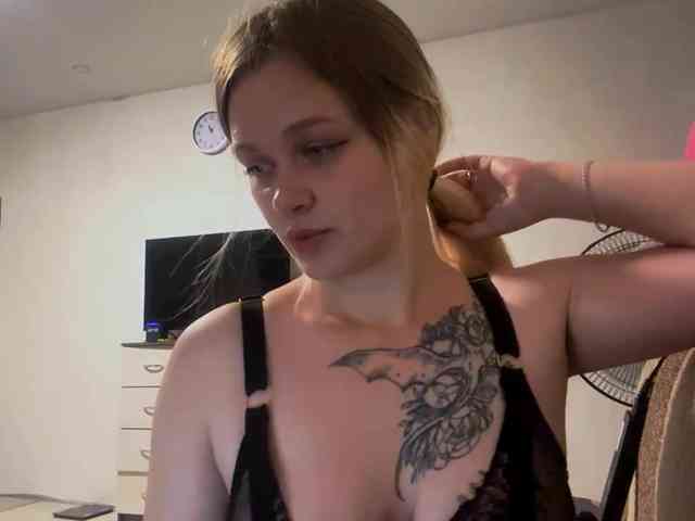 LoritaWhisted webcam
