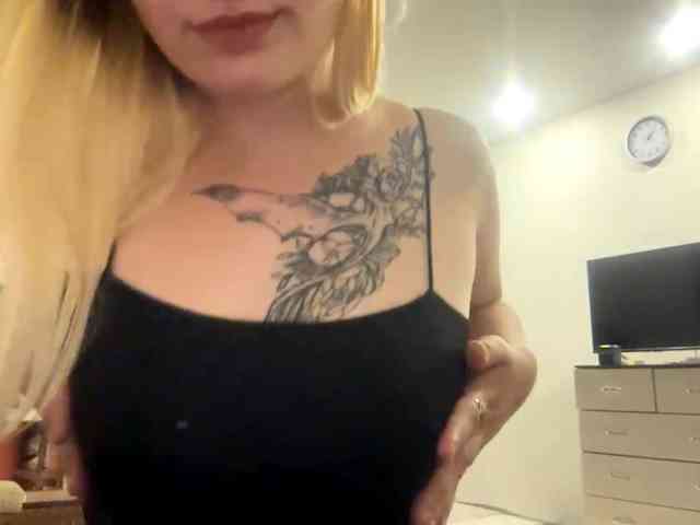 LoritaWhisted webcam