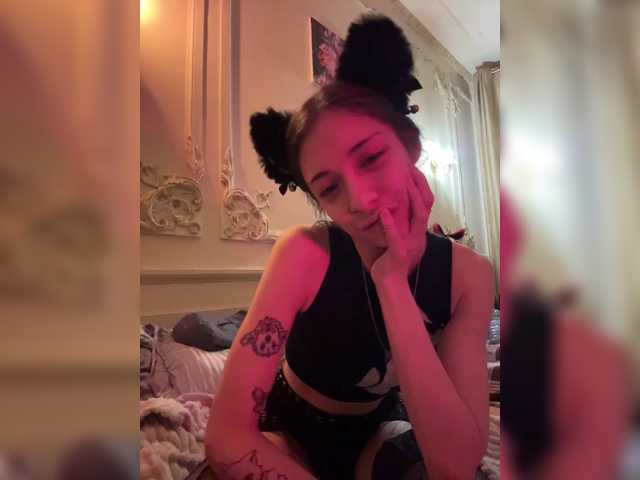 Maddycats0420 live cam on BongaCams
