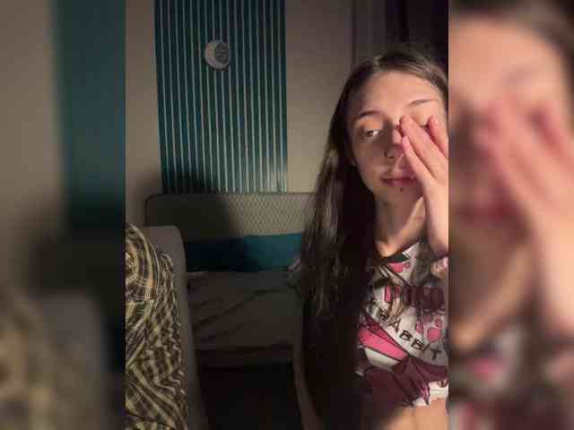 Maddycats0420 live couple cam on bongacams