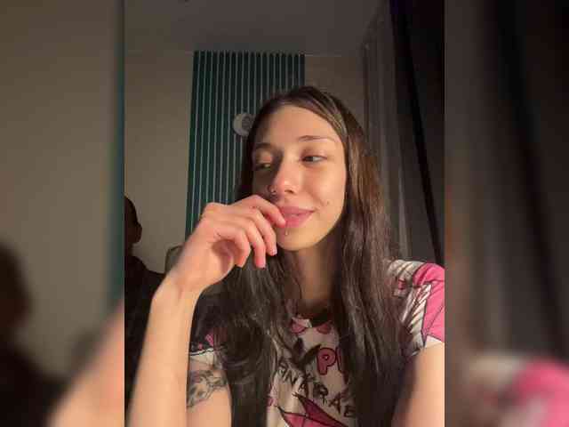 Maddycats0420 live couple cam on bongacams