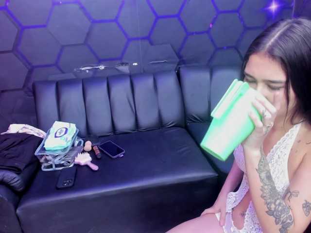 blow2job-latt live cam on BongaCams