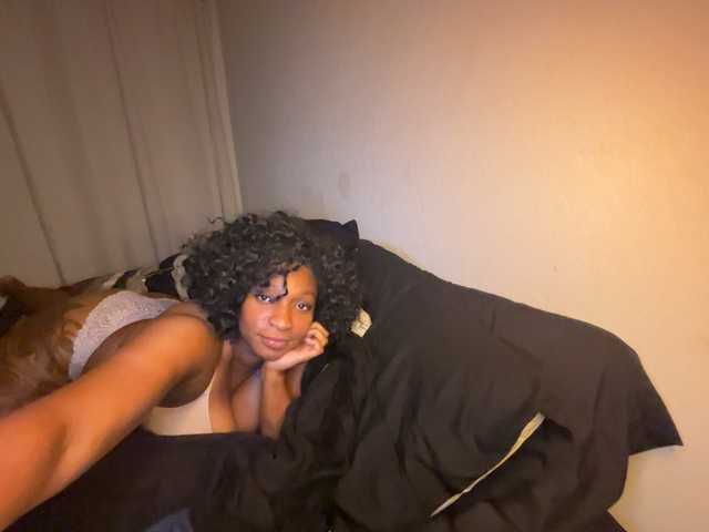 sunnymochaqueen live cam on BongaCams