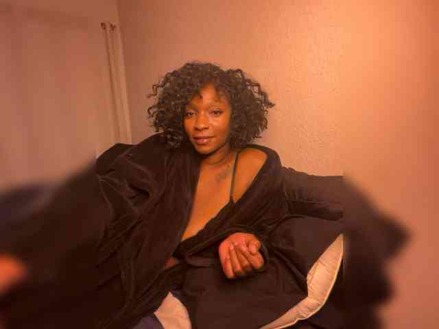 Model: sunnymochaqueen