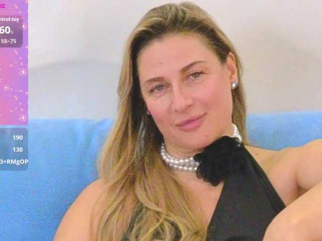 Lolomure live cam on BongaCams