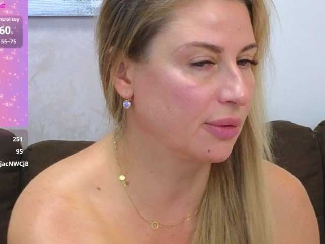 Lolomure live webcam show