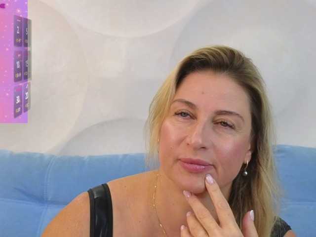 Lolomure, live now on BongaCams