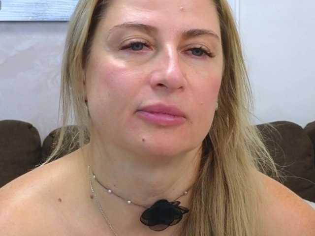 Lolomure live cam on BongaCams