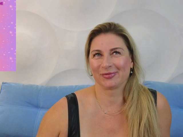 Lolomure, live now on BongaCams