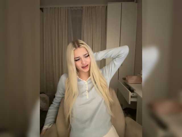 ItsIsabellea, live now on BongaCams