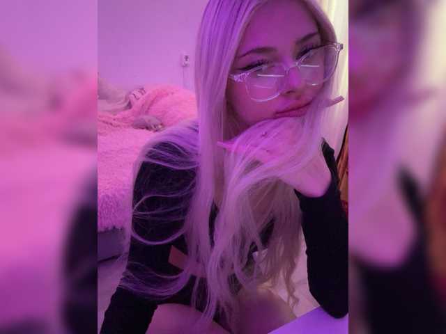 ItsIsabellea live cam on BongaCams