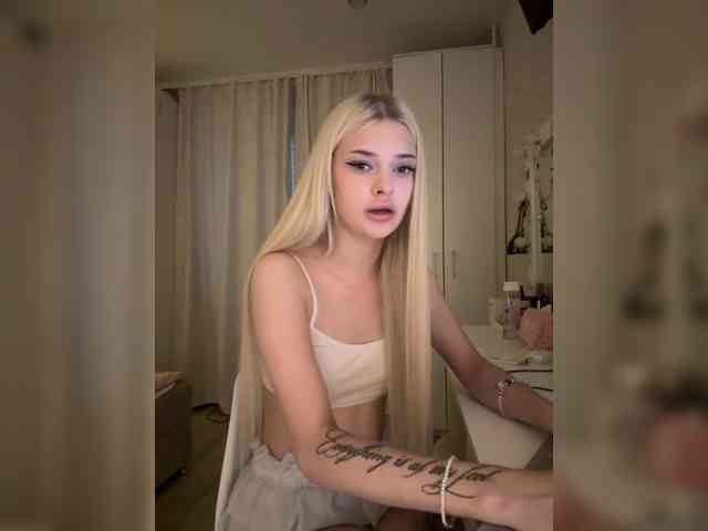 ItsIsabellea webcam