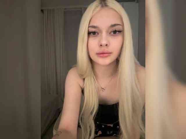 ItsIsabellea webcam
