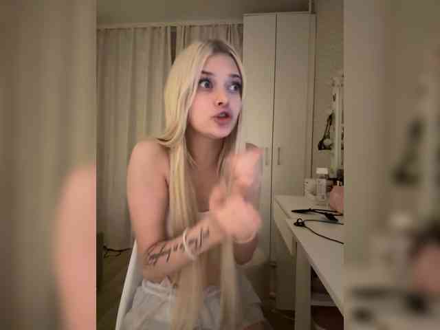 ItsIsabellea webcam