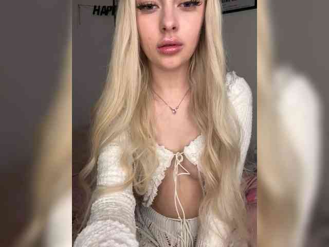 ItsIsabellea webcam