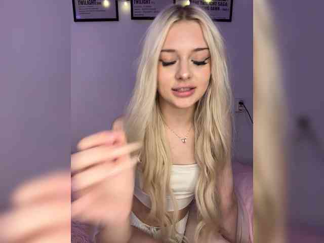 ItsIsabellea webcam