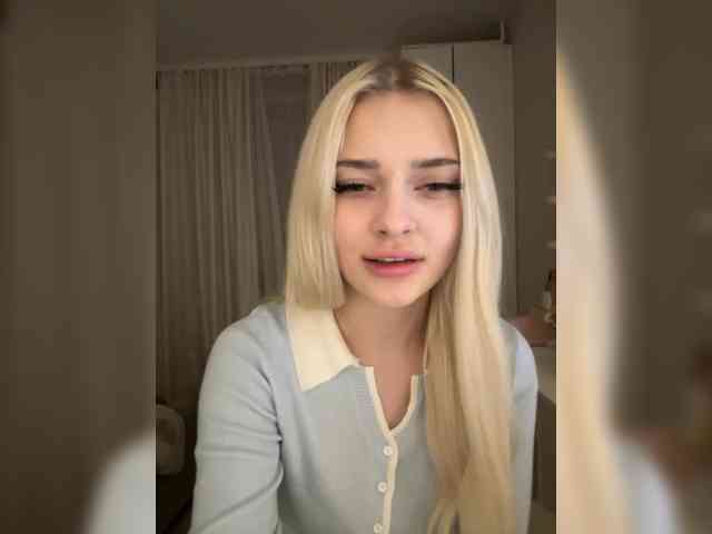 ItsIsabellea webcam