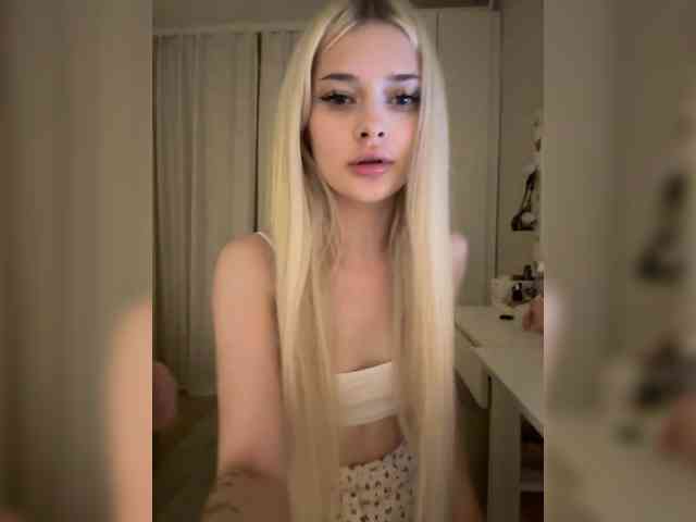 ItsIsabellea webcam