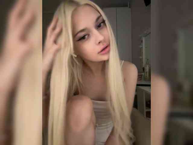 ItsIsabellea webcam