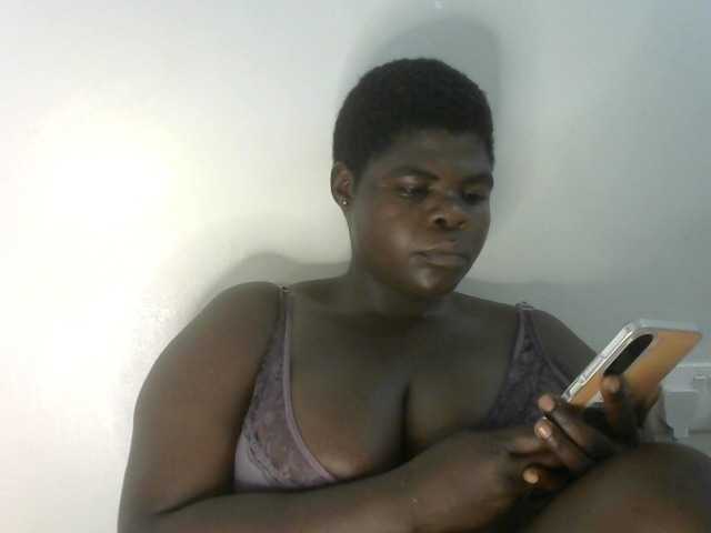 le modèle Bbwebonyw254 est en webcam porno dans un show sur le site bongacams, il possède les tags suivants: Ebony,Brunette,Shaved