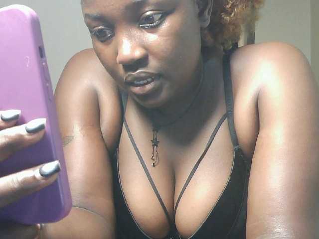 Hot-sexy-beauty live cam on BongaCams