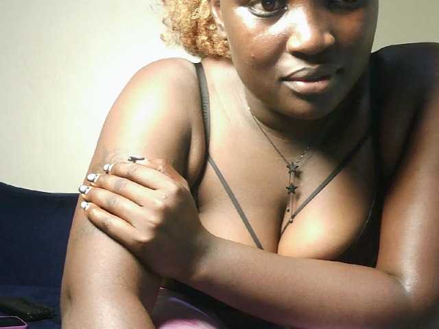 Hot-sexy-beauty live cam on BongaCams