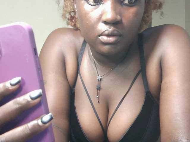 Hot-sexy-beauty live cam on BongaCams