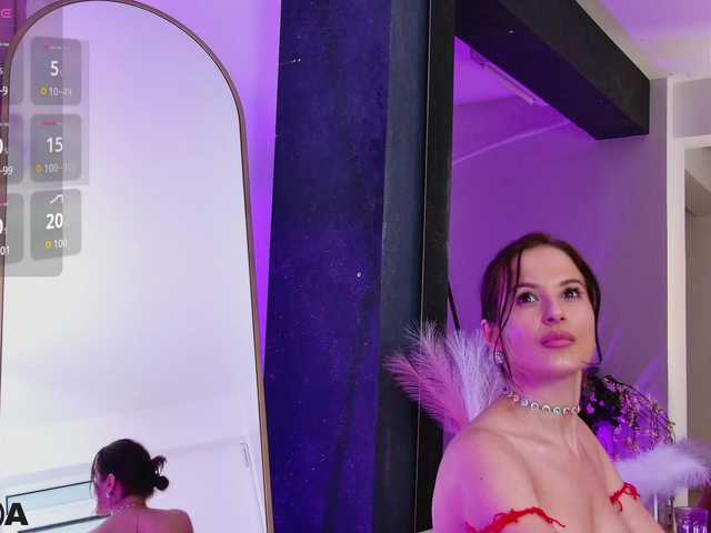 MiraGlory live cam on BongaCams