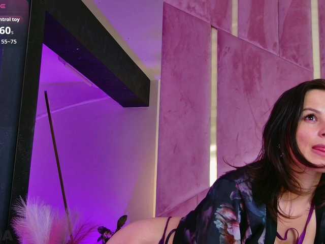 MiraGlory live cam on BongaCams