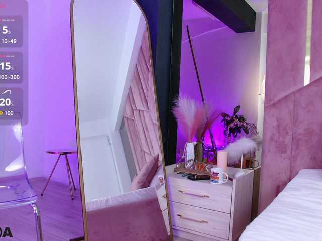 MiraGlory live cam on BongaCams