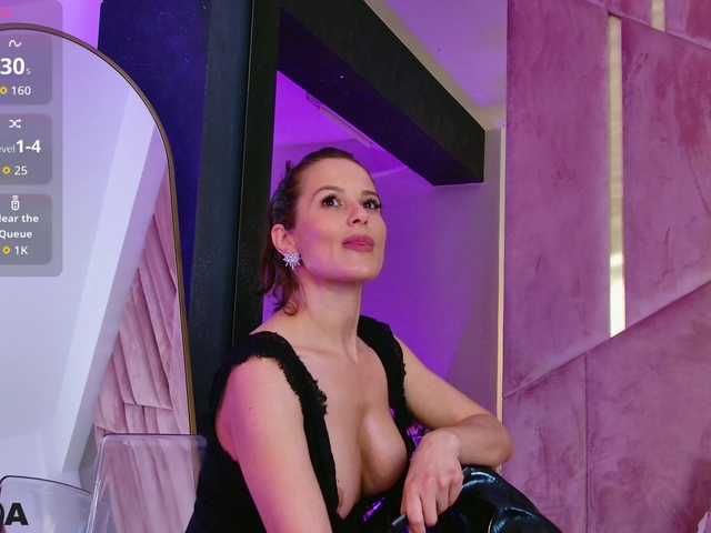 MiraGlory live cam on BongaCams