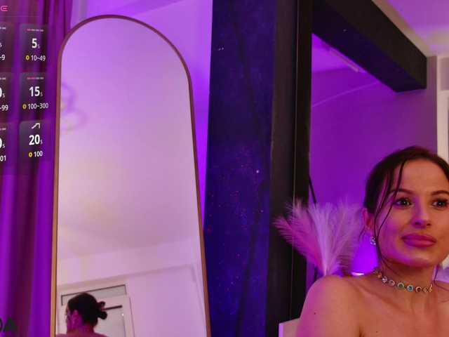 MiraGlory live cam on BongaCams