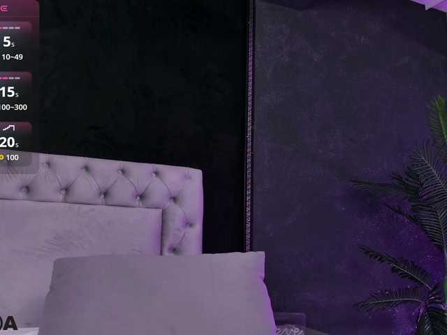 MiraGlory live cam preview
