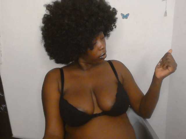 Strip-me-naked live cam on BongaCams