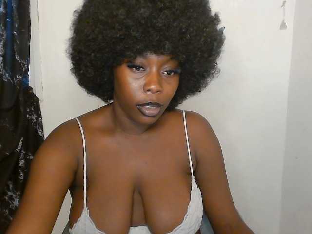 Strip-me-naked live cam on BongaCams