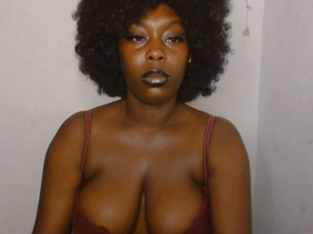 Strip-me-naked live cam on BongaCams