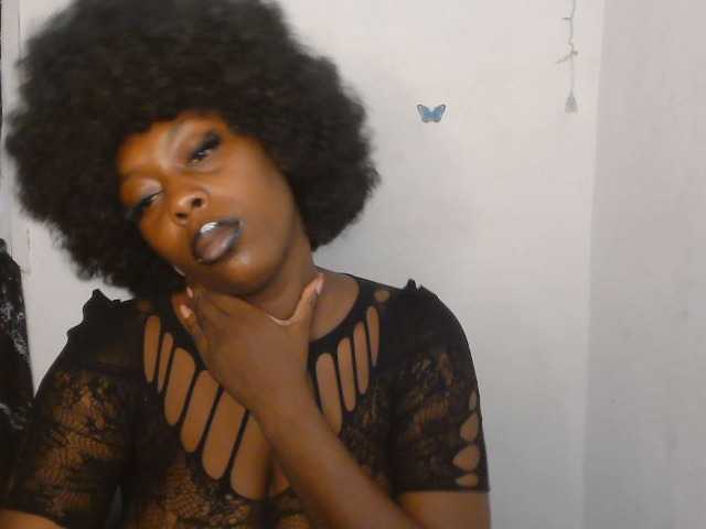 Strip-me-naked live cam on BongaCams