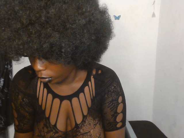 Strip-me-naked live cam on BongaCams