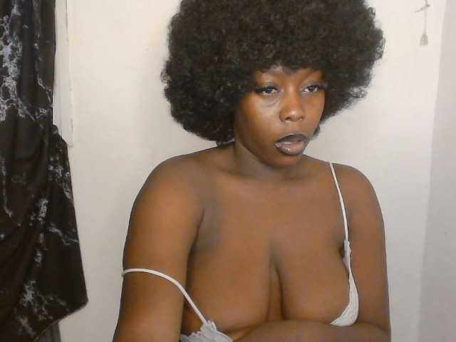 Strip-me-naked live cam on BongaCams