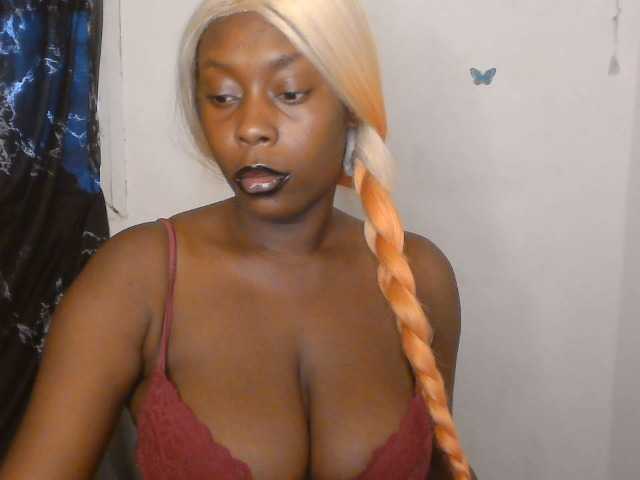 Strip-me-naked live cam on BongaCams